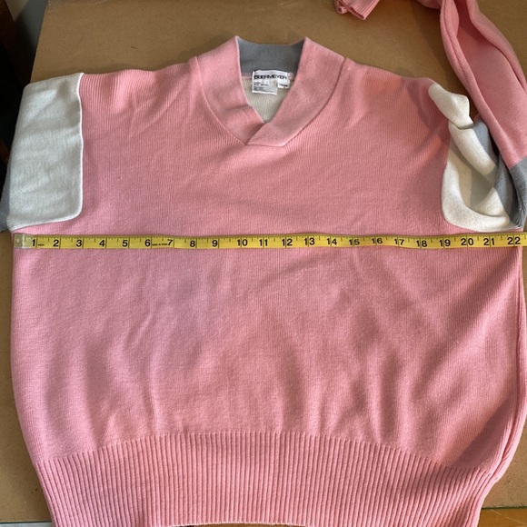 VTG Obermeyer Pink Ladies Ski Sweater. Large. Made in Hong Kong. - Picture 5 of 7